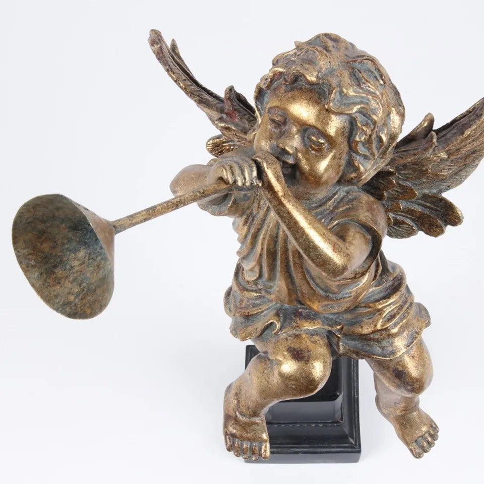 Engel met Trompet op Voet (Links)